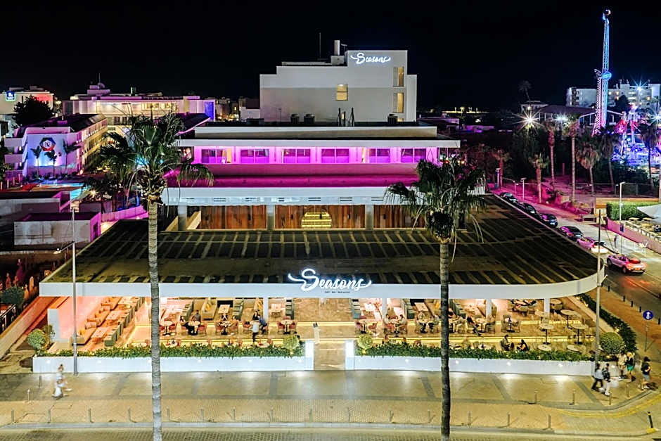 Seasons Hotel (Adults Only)