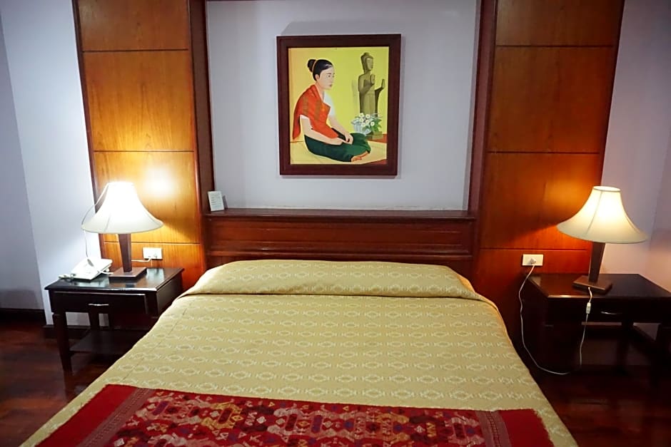 Vansana Riverside Hotel