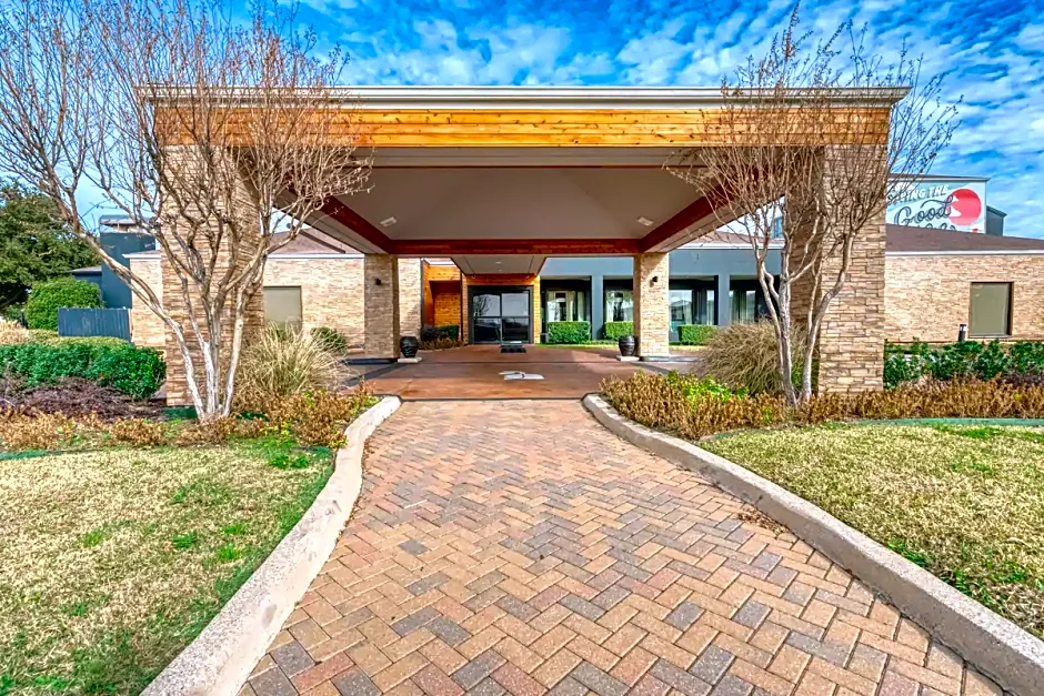 Super 8 by Wyndham Dallas Love Field Airport