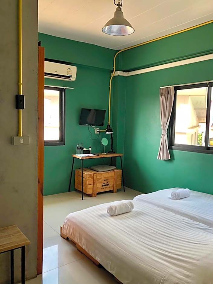 Yimwhan Hostel & Cafe Ayutthaya