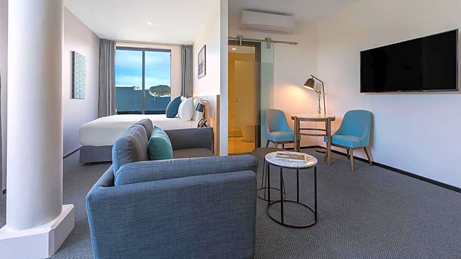 Oaks Wellington Hotel