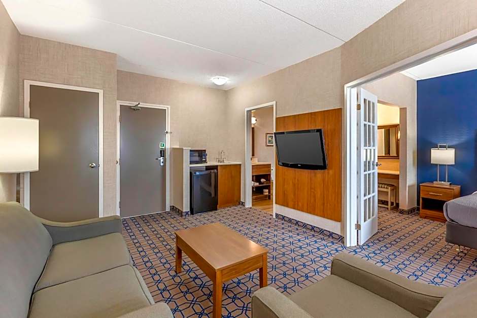 Quality Suites Whitby