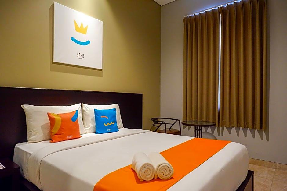 Sans Hotel Empress Simpang Lima