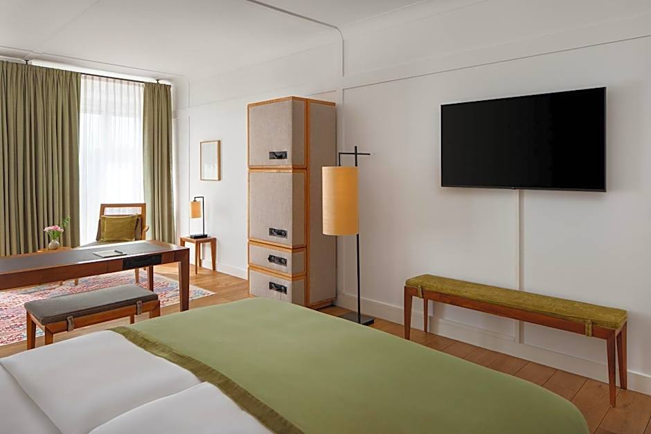 Louis Hotel