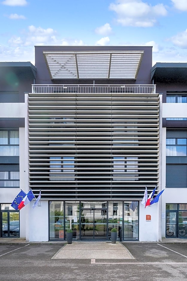 Néméa Apparthotel Stadium