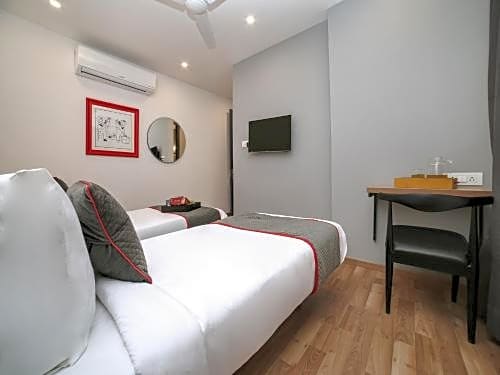 OYO Townhouse 80 Meera Bagh