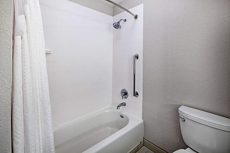 Holiday Inn Express & Suites Clovis Fresno Area By IHG