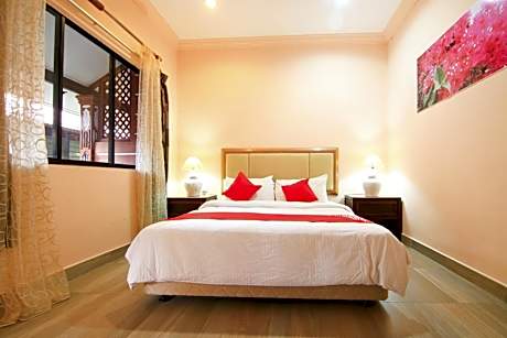 Deluxe Queen Room