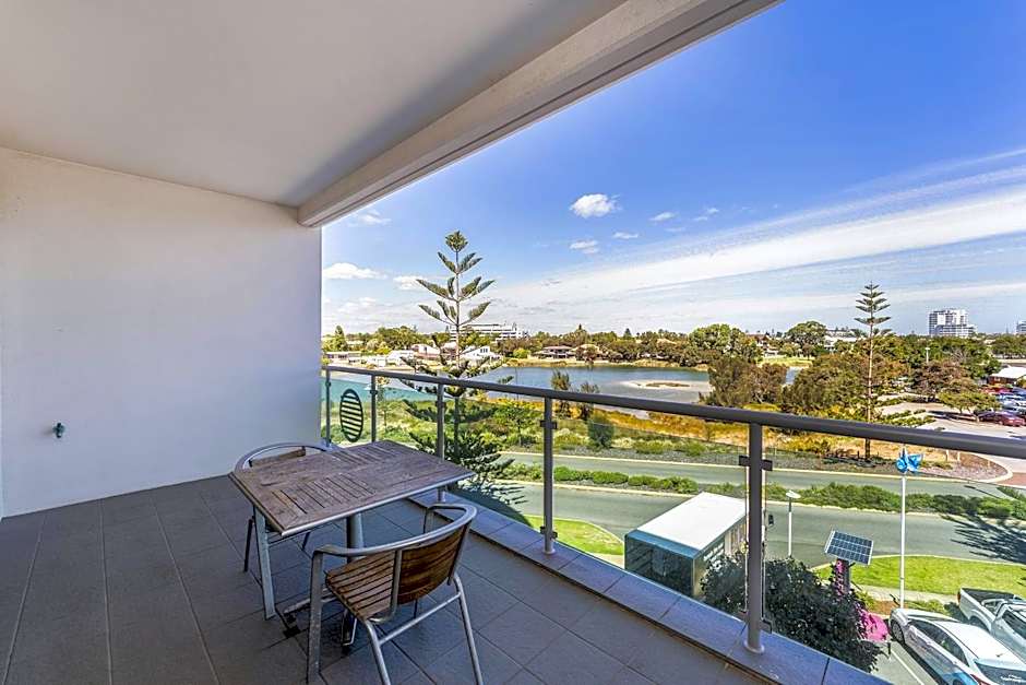 Mandurah Resort by the Beach