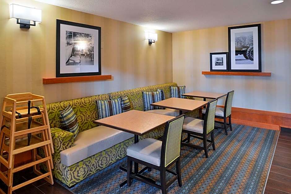Hampton Inn & Suites By Hilton Calgary University Northwest