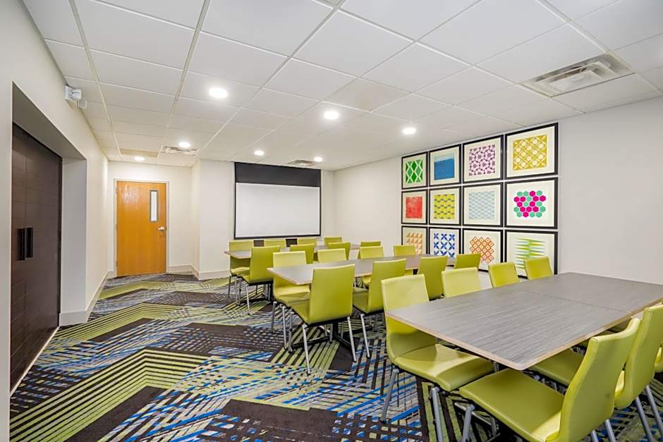 Holiday Inn Express Hotel & Suites Louisville East By IHG