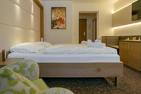 Double or Twin Room with Bathroom