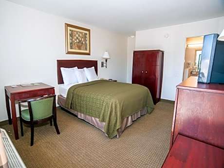1 King Bed, Nonsmoking