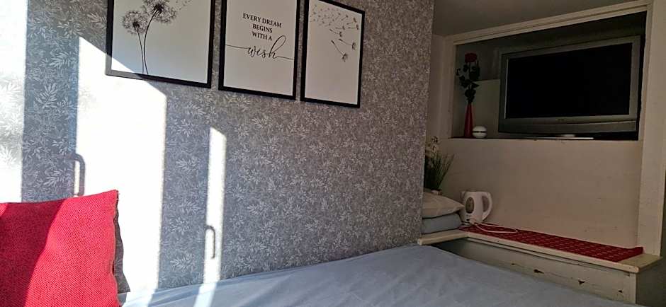 Freedom65 Hostel and Caravan