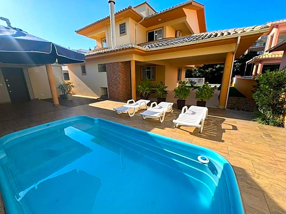 cód 11 - Excelente casa localizada á 180m do mar!