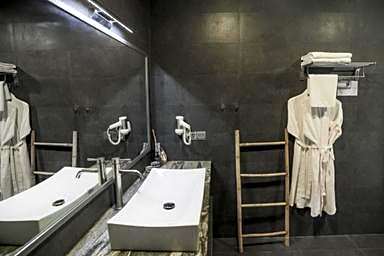 White Boutique Hotel and Restaurant
