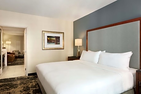 King Suite Corner Room with Mountain View