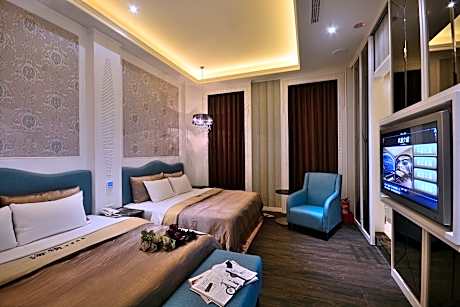 Business Twin Room (Check-in after 18:00)