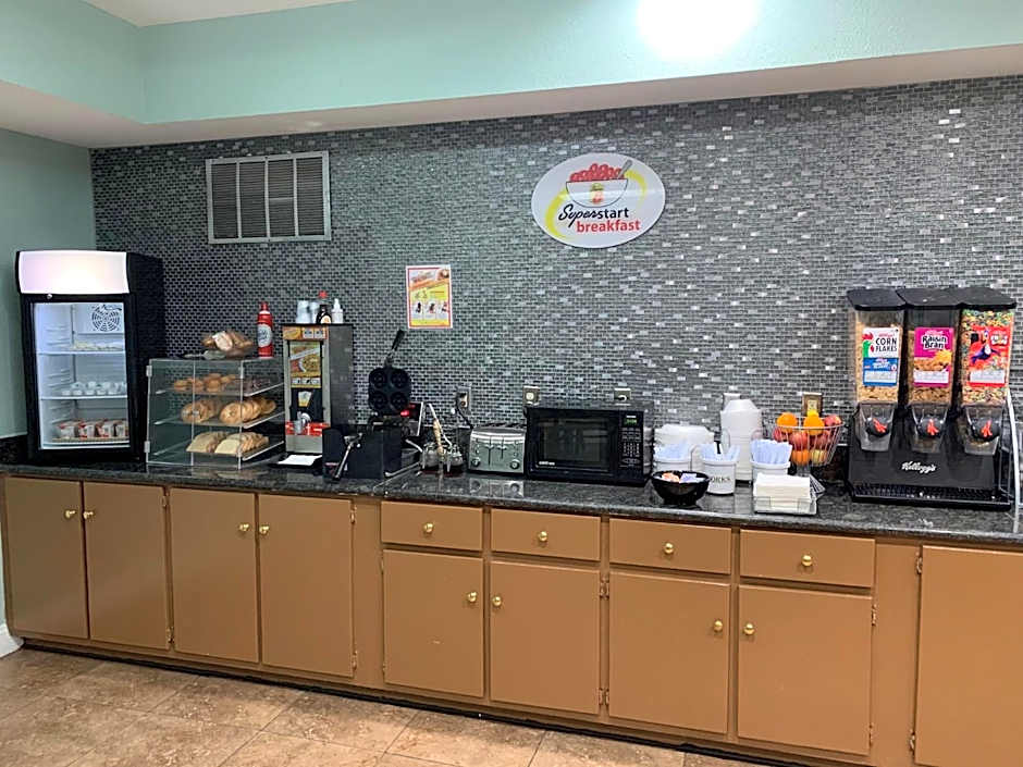 Super 8 by Wyndham Midlothian/Richmond Area