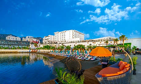 Les Ambassadeurs Hotel Casino&Marina