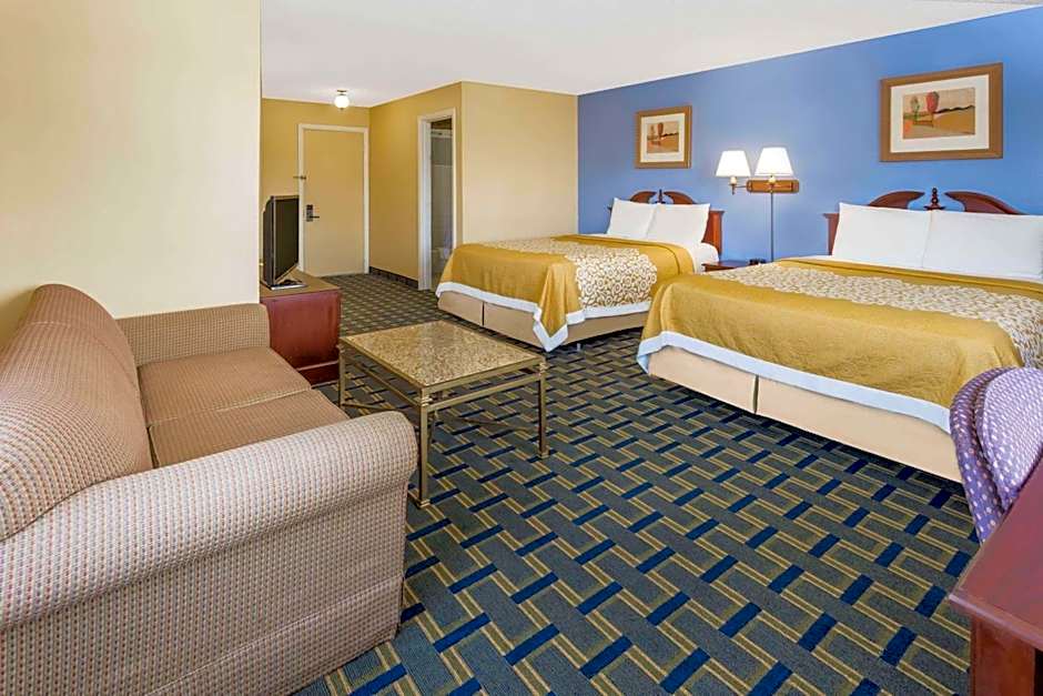 Days Inn by Wyndham Plymouth