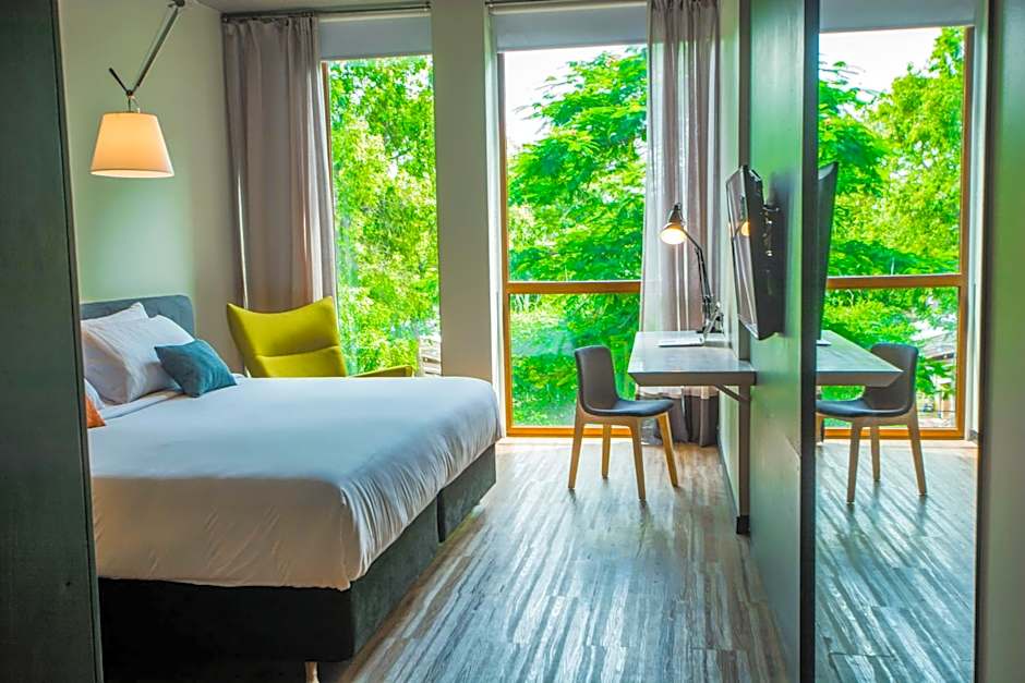 Five Hotel