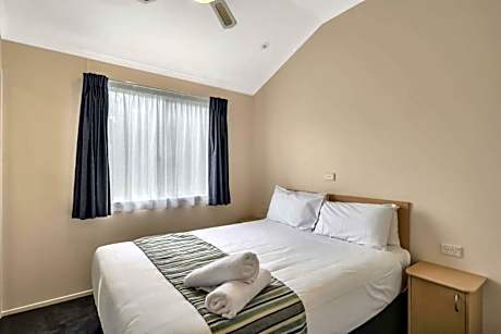 Spa Cabin (2BR)