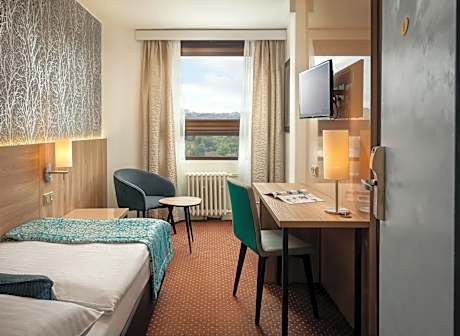 SINGLE ROOM