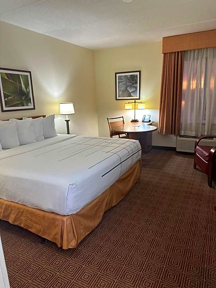La Quinta Inn & Suites by Wyndham Sunrise Sawgrass Mills