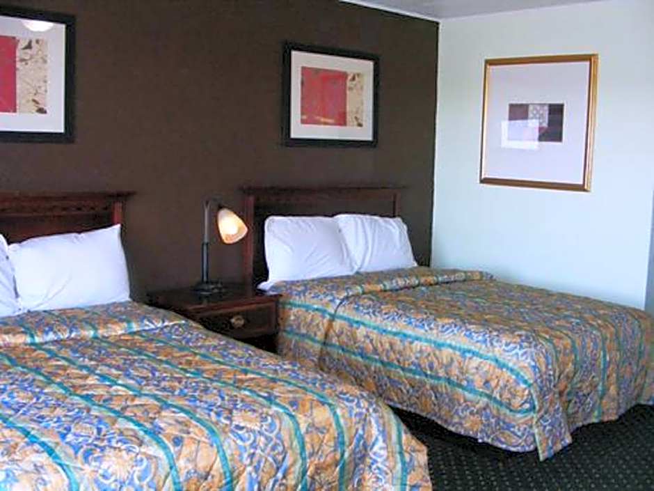 Photo 1 of 4 of 2 Double Beds, Smoking
