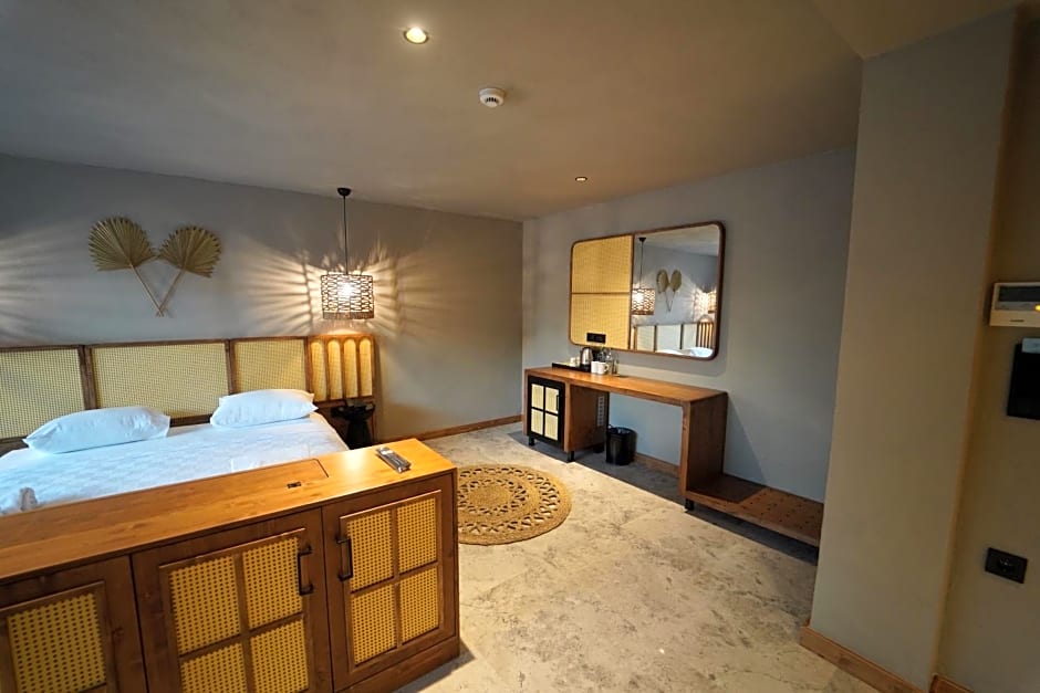 Icon Beach Suites Hotel Sovalye Island