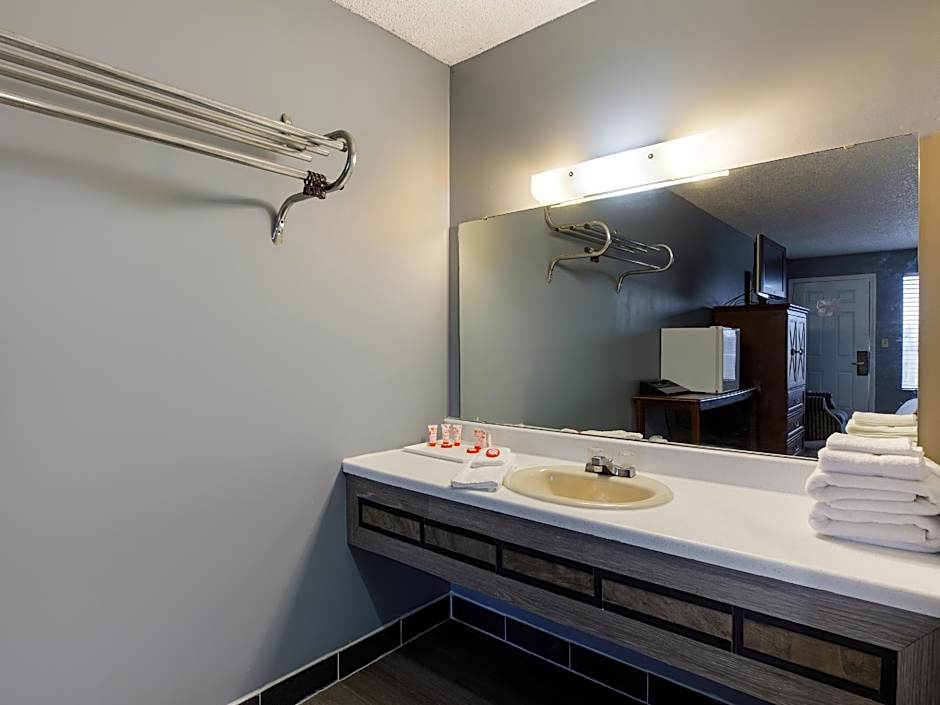 OYO Hotel Branson MO-165