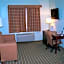 Days Inn & Suites by Wyndham Columbus NE