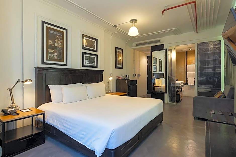Photo 1 of 4 of Superior 1 King Bed