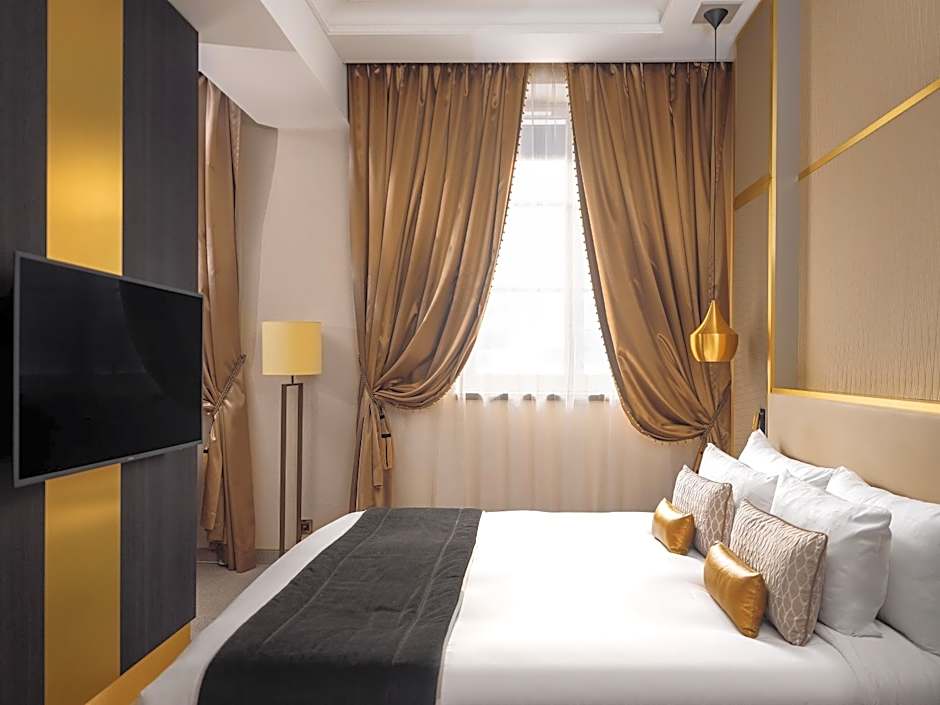 Niepce Paris, Curio Collection By Hilton