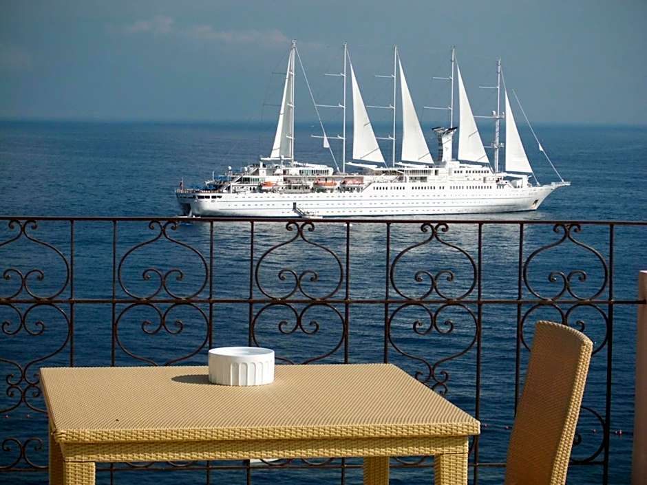 Zdjęcie 1 z 44 — Capri Inn