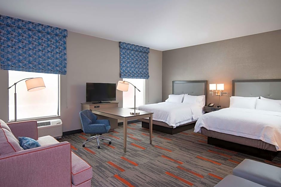 Hampton Inn By Hilton and Suites at Wisconsin Dells Lake Delton WI