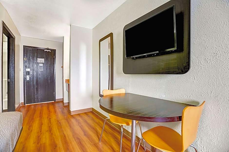 Motel 6-Moriarty, NM