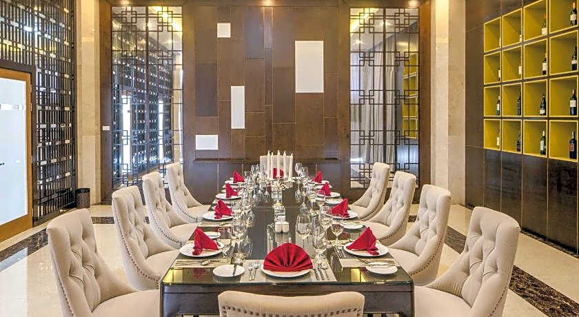 Muong Thanh Luxury Nhat Le Hotel