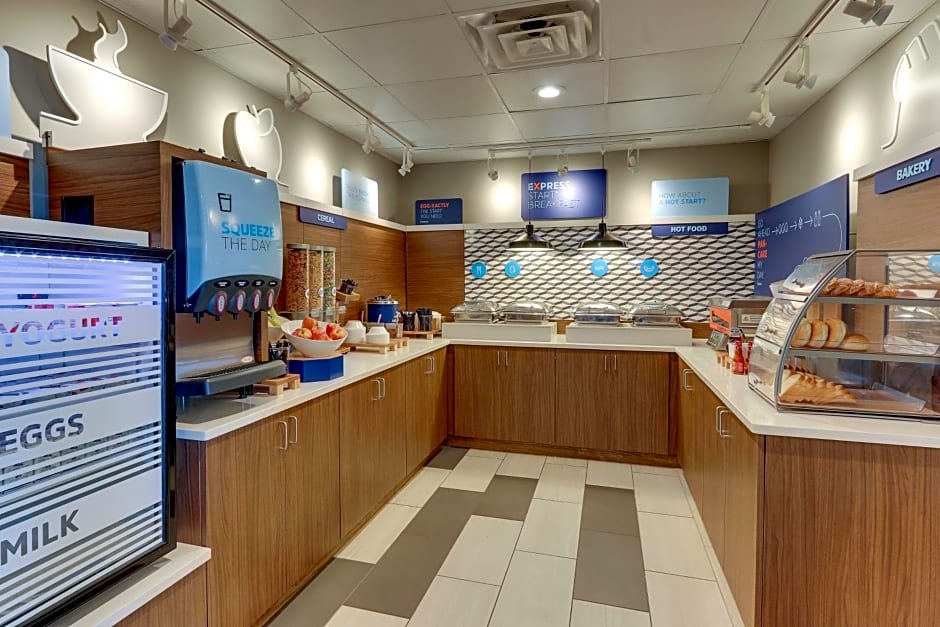 Holiday Inn Express Cincinnati North - Monroe By IHG