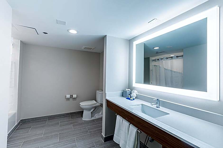 Holiday Inn Express & Suites Arlington North Stadium Area By IHG