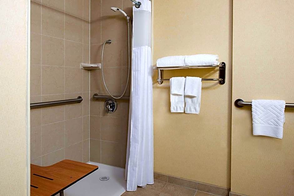 DoubleTree By Hilton Hotel Grand Rapids Airport
