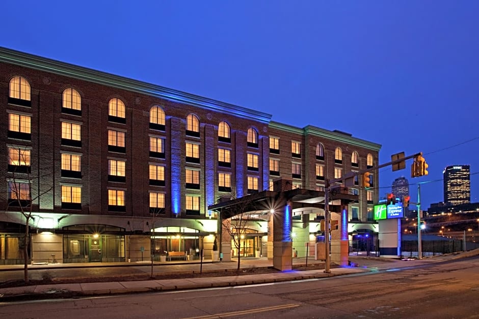 Holiday Inn Express Hotel & Suites Pittsburgh-South Side, an IHG Hotel
