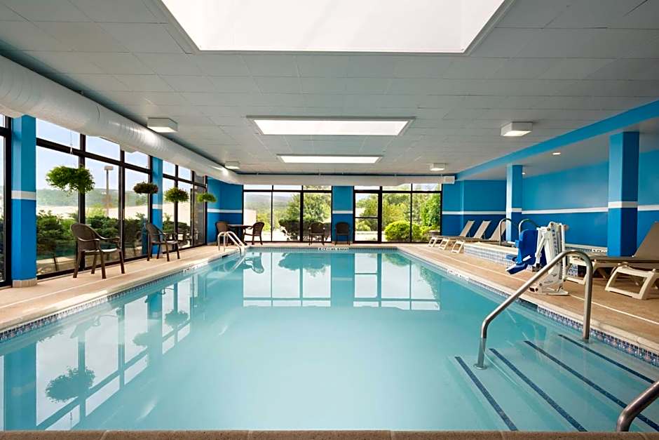 Holiday Inn Express & Suites North Brunswick By IHG