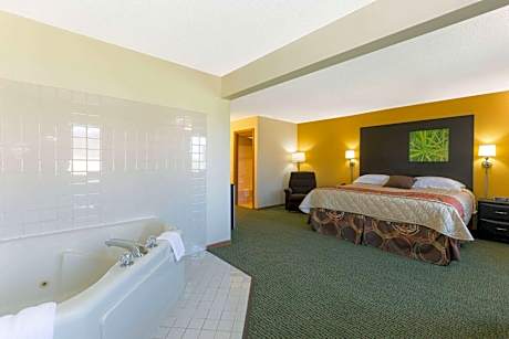 Deluxe King Studio Suite - Non-Smoking