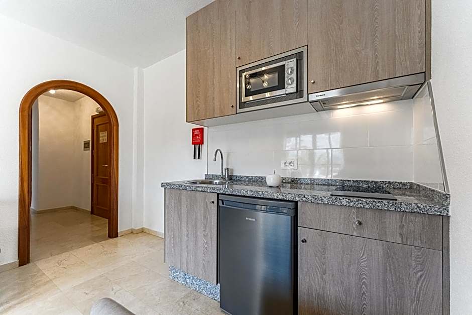 Klayman Olivina Aparthotel