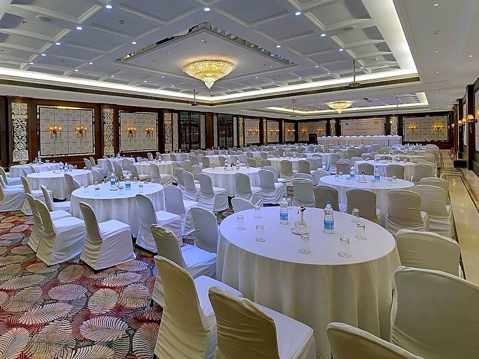 Mayfair Convention Hotel