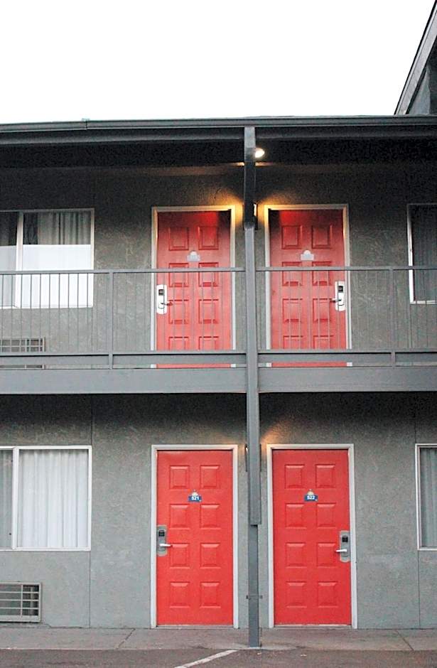 Days Inn by Wyndham Show Low