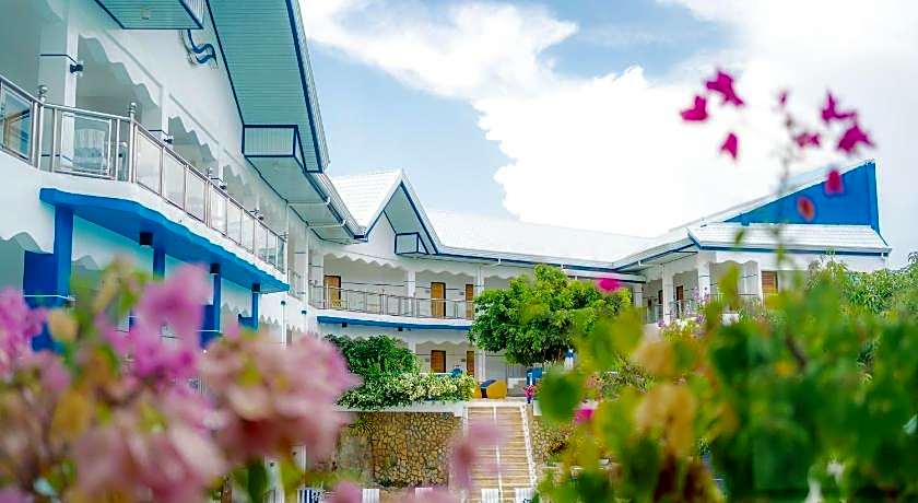 Santiago Cove Hotel and Restaurant