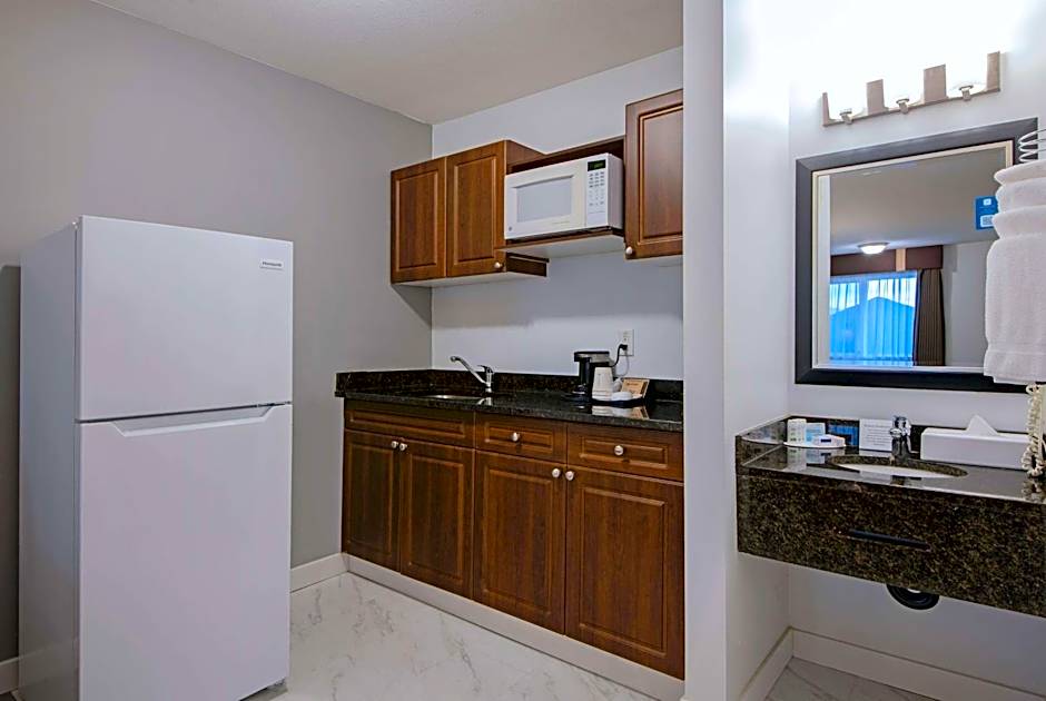 Travelodge by Wyndham Kamloops Mountview